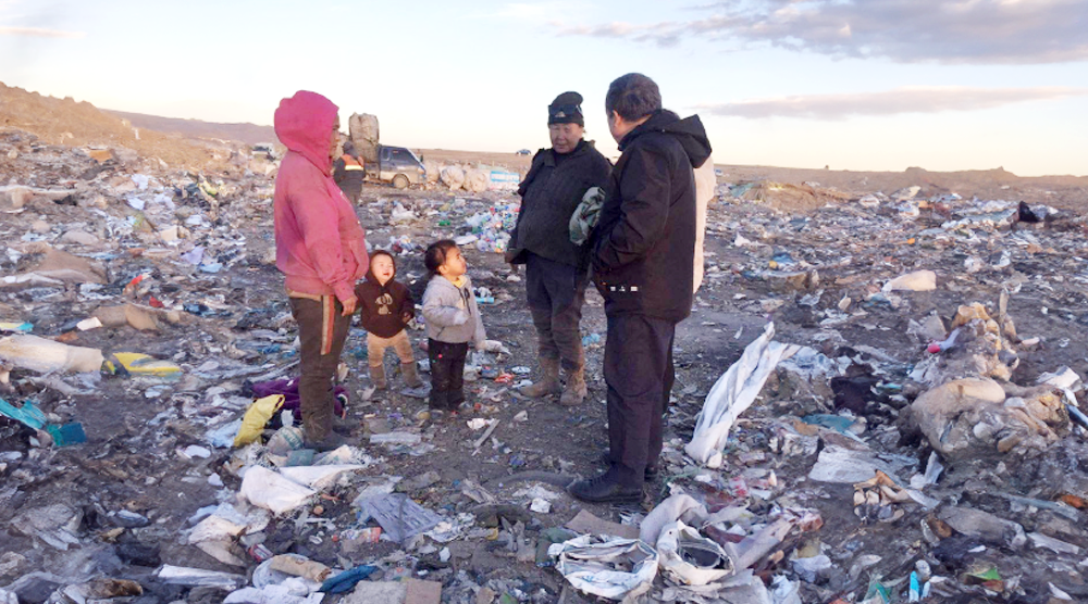 Families with children live on the grounds of the city dump.